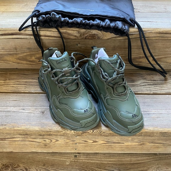 Balenciaga Triple S Sneakers in olive green - Picture 4 of 5